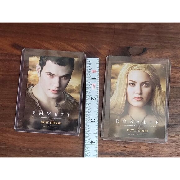 Collectible Rosalie and Emmett New Moon Trading Cards with Protective Sheaths - Picture 3 of 8